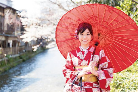 日本礼仪文化：雨天打伞的礼节